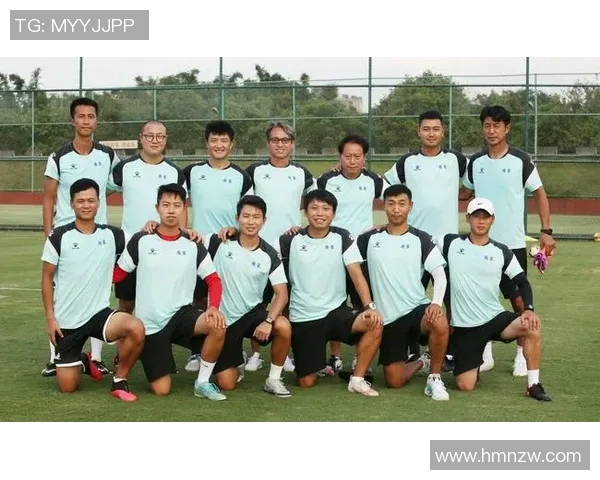 深圳平安足球队奋勇拼搏再创辉煌全力争夺联赛冠军展现团队精神与竞技风采 深圳平安足球队奋勇拼搏再创辉煌全力争夺联赛冠军展现团队精神与竞技风采